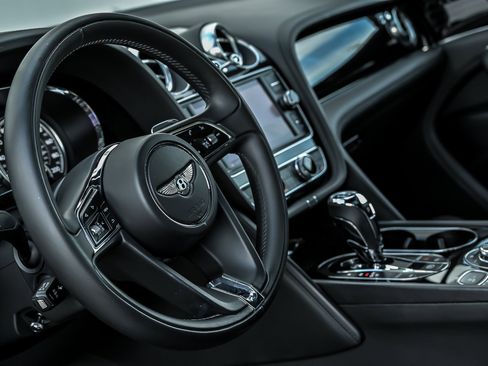 Used 2020 Bentley Bentayga AWD/4WD image 26