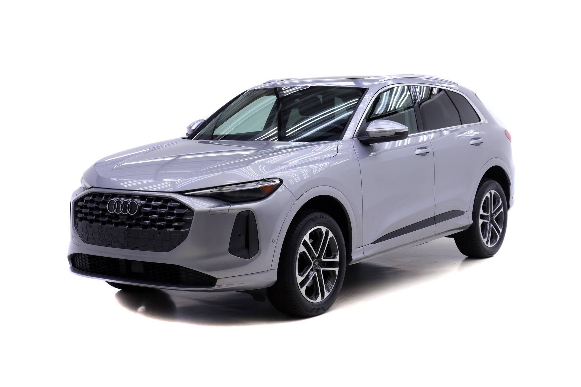 Certified 2025 Audi Q5 Premium AWD/4WD image 1