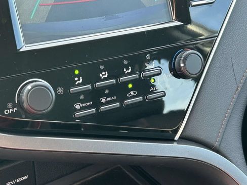 Used 2018 Toyota Camry LE FWD image 24