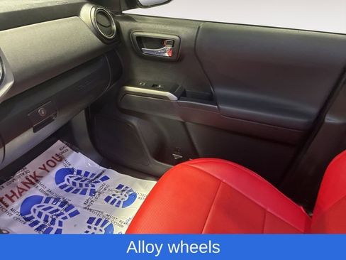 Used 2022 Toyota Tacoma TRD Sport image 25