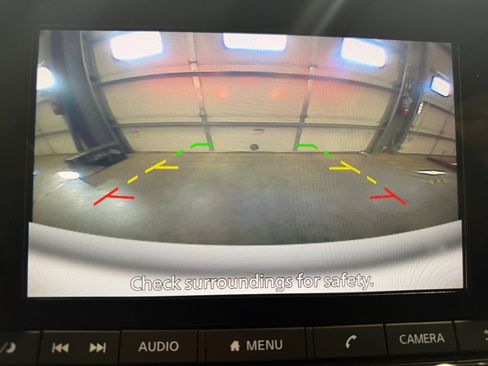 Used 2022 Nissan Pathfinder S FWD image 15