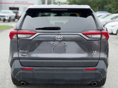 Used 2024 Toyota RAV4 LE AWD/4WD image 4