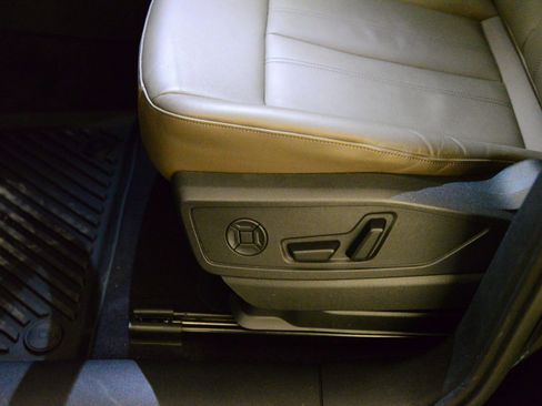 Certified 2025 Audi Q5 Premium w/ Convenience Package image 23