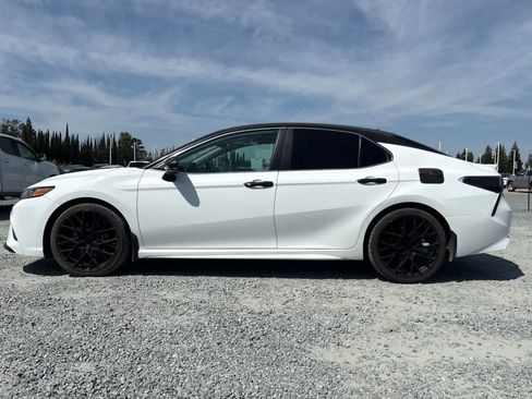 Used 2020 Toyota Camry SE w/ Carpet Mat Package FWD image 4