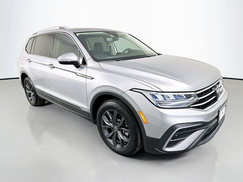 Used 2023 Volkswagen Tiguan SE FWD image 3