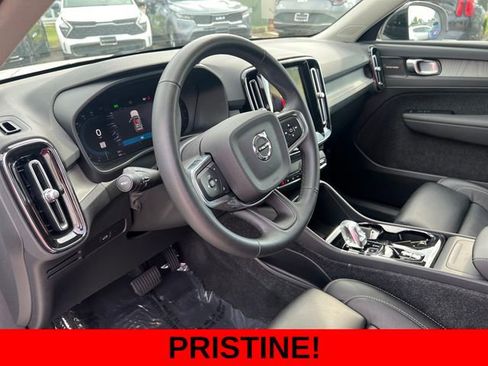 Used 2023 Volvo XC40 B5 Ultimate image 13