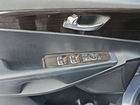 Used 2020 Kia Sorento LX w/ LX I4 Convenience Package image 14