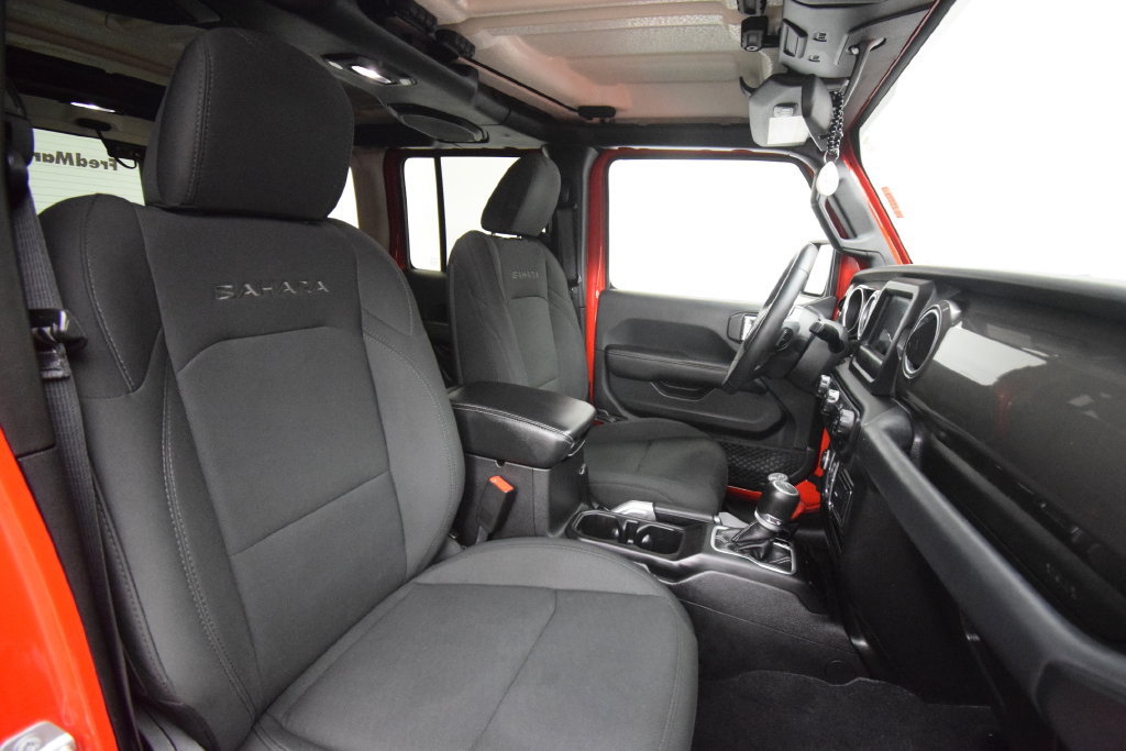 Used 2018 Jeep Wrangler Unlimited Sahara AWD/4WD image 14