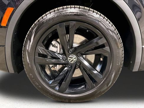 Used 2024 Volkswagen Tiguan SE R-Line AWD/4WD image 34