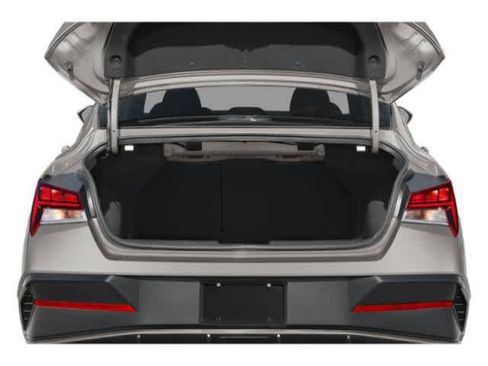 Used 2025 Hyundai Elantra SEL image 13