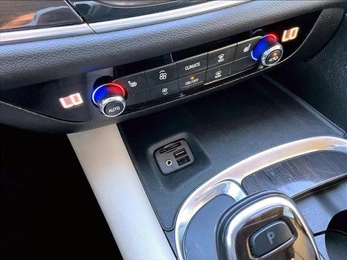 Used 2020 Buick Enclave Essence image 26