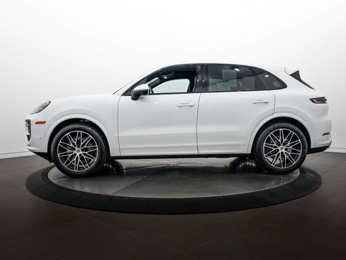 Certified 2026 Porsche Cayenne AWD/4WD image 2