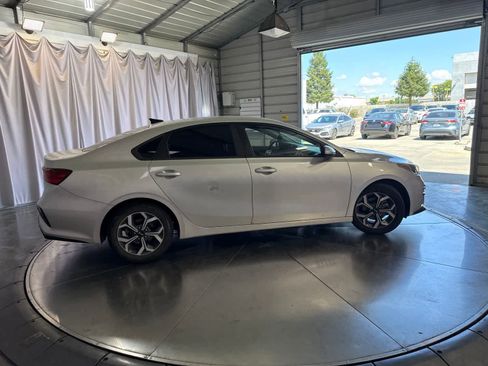 Used 2019 Kia Forte LXS FWD image 3