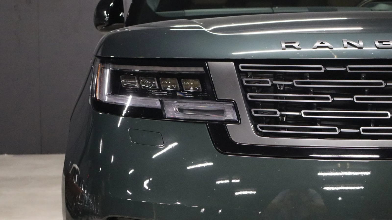 Used 2025 Land Rover Range Rover Long Wheelbase SE AWD/4WD image 10