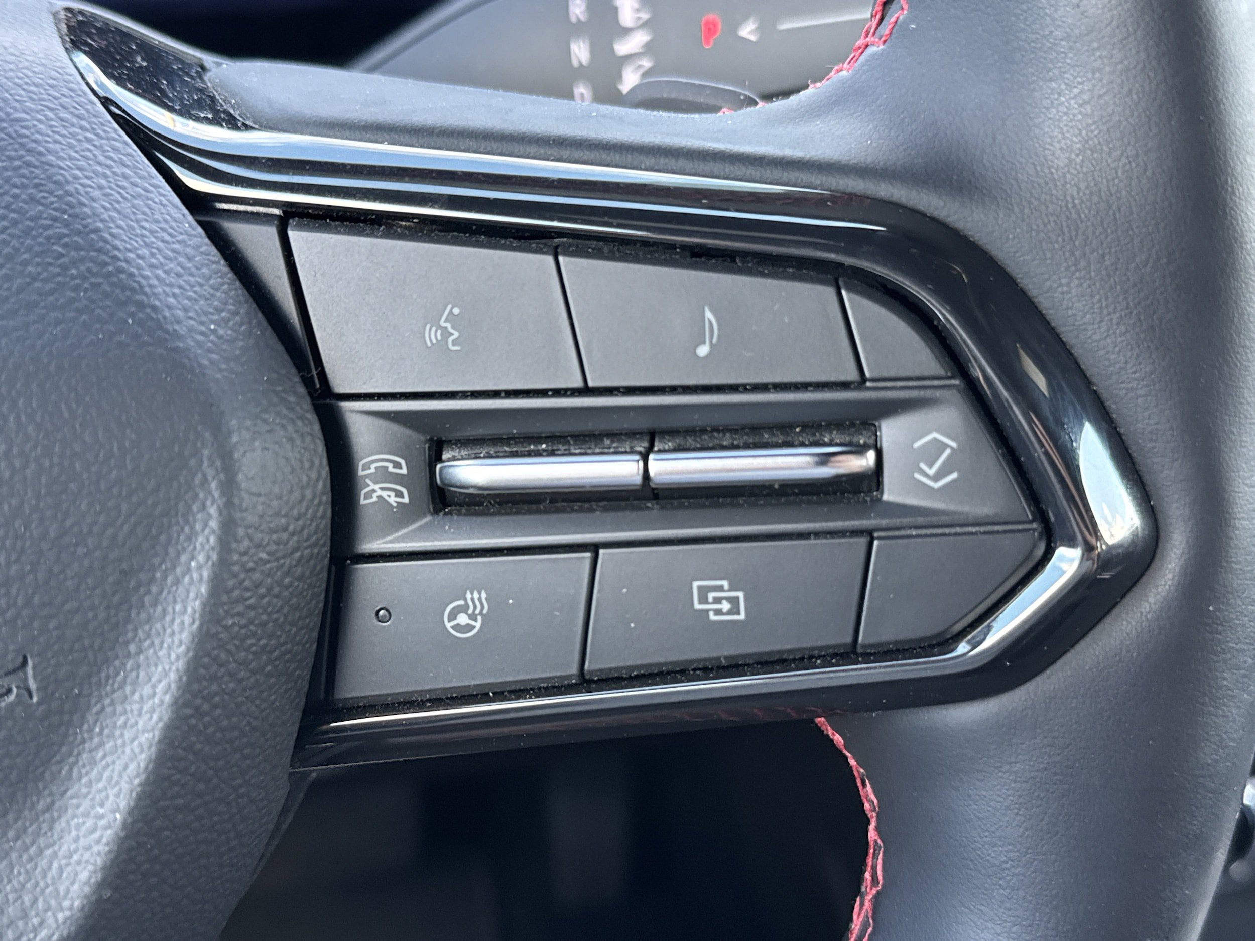 Used 2024 Chevrolet Traverse RS FWD image 38