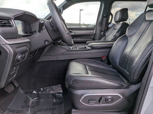 Certified 2024 Jeep Wagoneer Series II w/ Flexible Seating Group RWD image 12