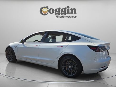 Used 2021 Tesla Model 3 Standard Range Plus RWD image 3