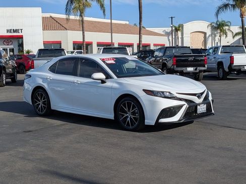 Used 2021 Toyota Camry SE w/ Carpet Mat Package (TMS) FWD image 3