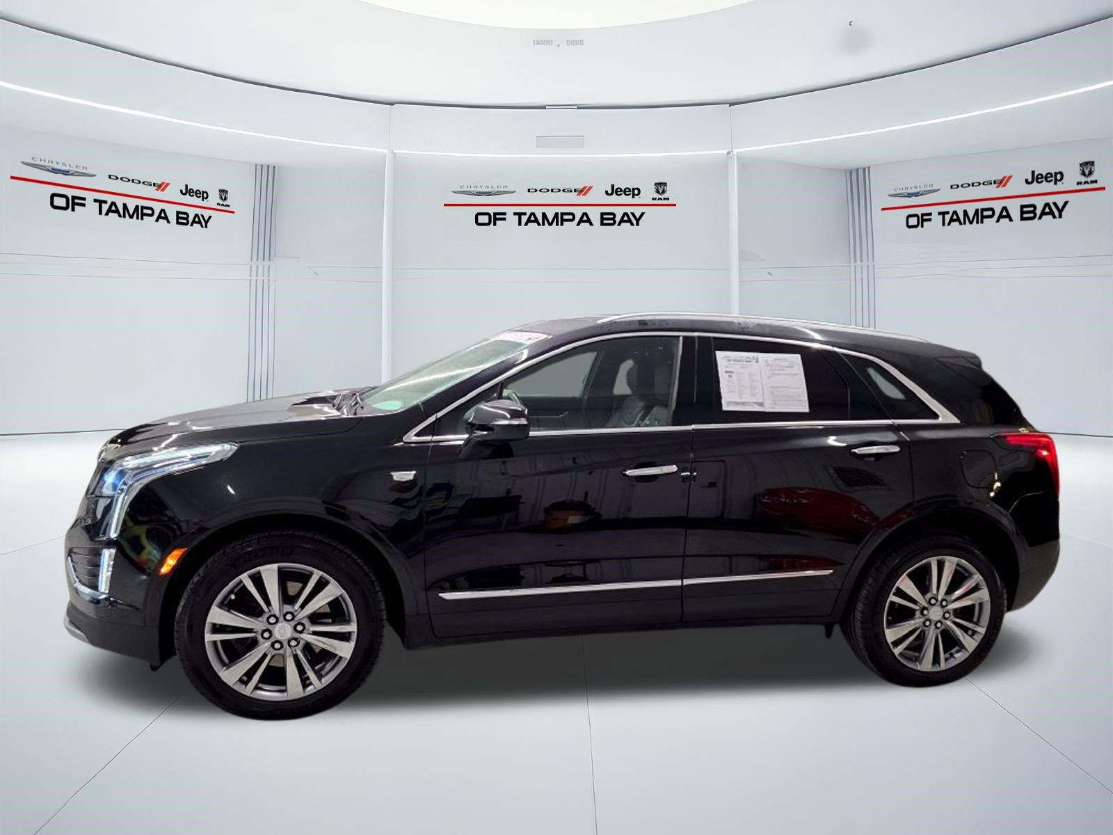 Used 2024 Cadillac XT5 Premium Luxury FWD image 3