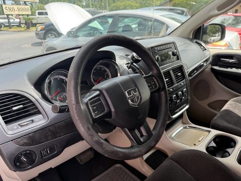Used 2014 Dodge Grand Caravan SXT FWD image 5