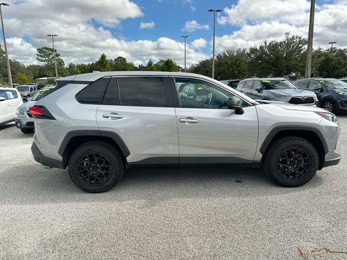 Used 2022 Toyota RAV4 LE image 3