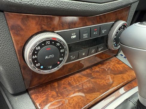 Used 2011 Mercedes-Benz C 300 SPORT 4MATIC image 24