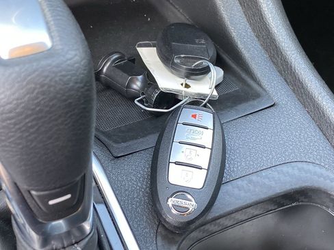 Certified 2022 Nissan Sentra SV FWD image 9