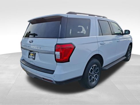 Used 2024 Ford Expedition XLT image 3