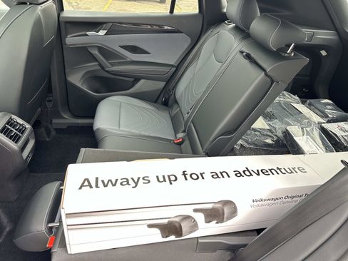 New 2026 Volkswagen Tiguan SE R-Line image 12