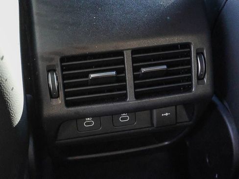 Used 2024 Land Rover Discovery Sport Dynamic SE image 17