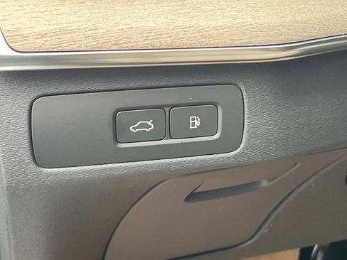 New 2026 Volvo XC90 T8 Plus AWD/4WD image 24