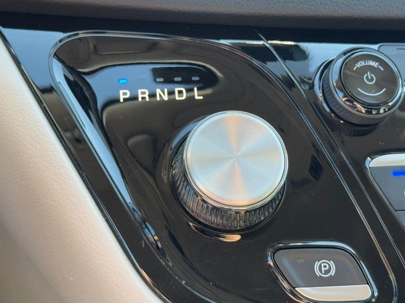 Used 2024 Chrysler Pacifica Touring-L FWD image 26