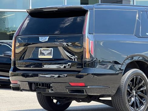 Used 2023 Cadillac Escalade ESV Sport Platinum w/ LPO, ONYX Package AWD/4WD image 9