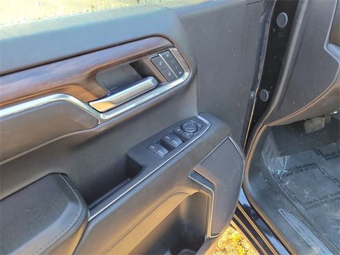Used 2024 GMC Sierra 1500 SLT image 11