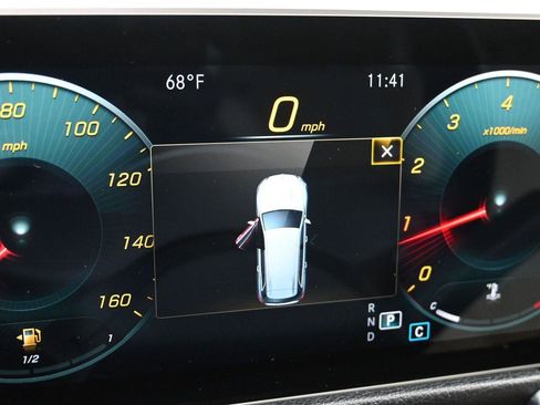 Used 2021 Mercedes-Benz GLB 250 4MATIC image 3