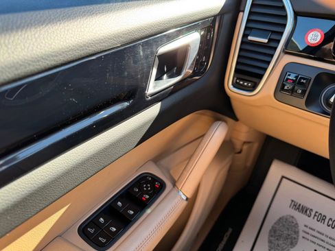 Used 2021 Porsche Cayenne image 25