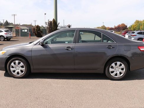 Used 2011 Toyota Camry LE FWD image 8