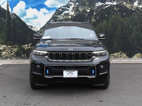 Used 2024 Jeep Grand Cherokee Overland w/ Advanced Protech Group III image 5
