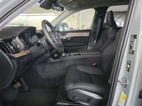 New 2026 Volvo XC90 T8 Plus w/ Protection Package Premier image 10