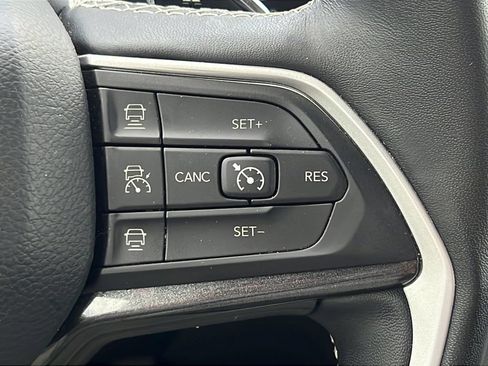 Used 2022 Jeep Grand Cherokee L Laredo w/ Luxury Tech Group I RWD image 20