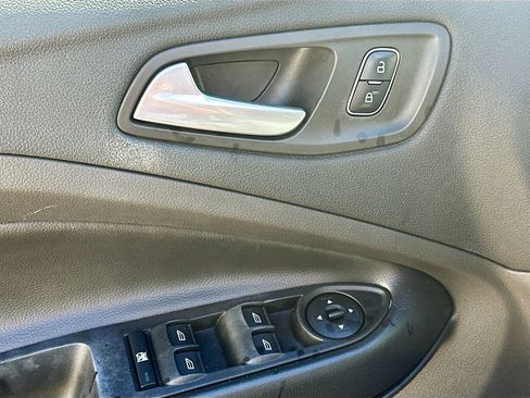 Used 2017 Ford Escape SE image 15