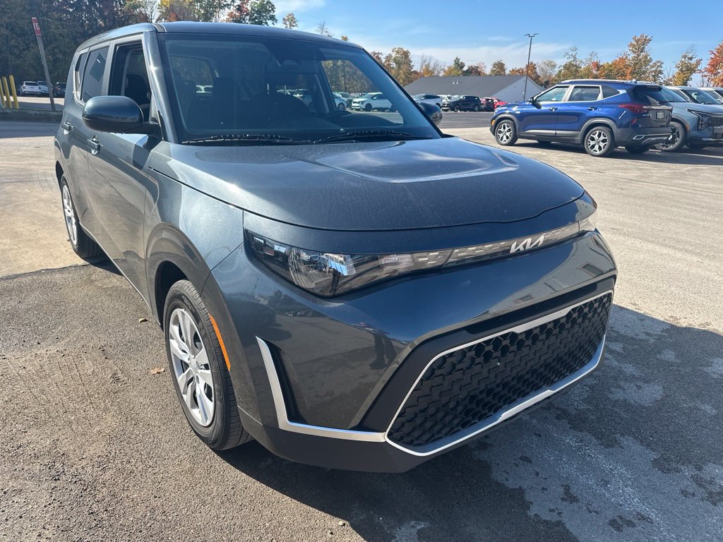Used 2024 Kia Soul LX FWD image 3