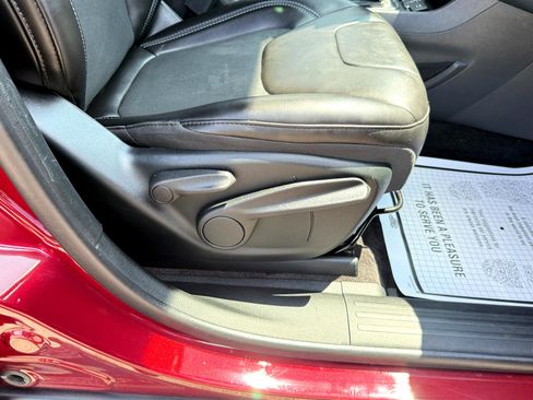 Used 2019 Jeep Cherokee Latitude Plus w/ Comfort/Convenience Group image 49