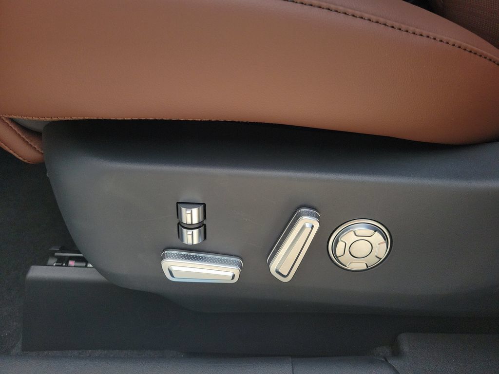 New 2026 Lincoln Nautilus Reserve AWD/4WD image 17