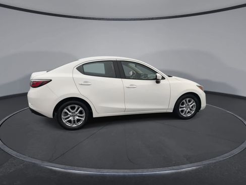 Used 2016 Scion iA image 9