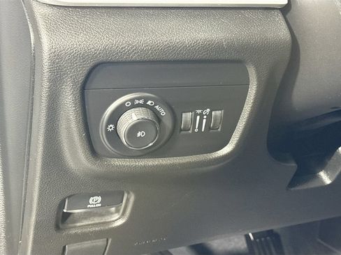 Used 2023 Jeep Grand Cherokee Limited AWD/4WD image 10