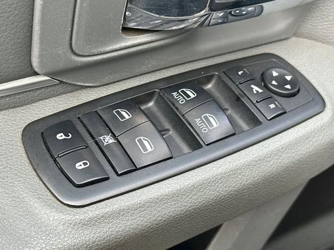 Used 2019 RAM 1500 Classic SLT w/ Black Appearance Group image 13