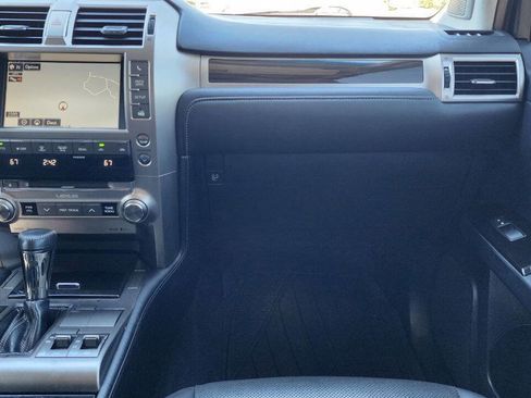 Used 2016 Lexus GX 460 image 32