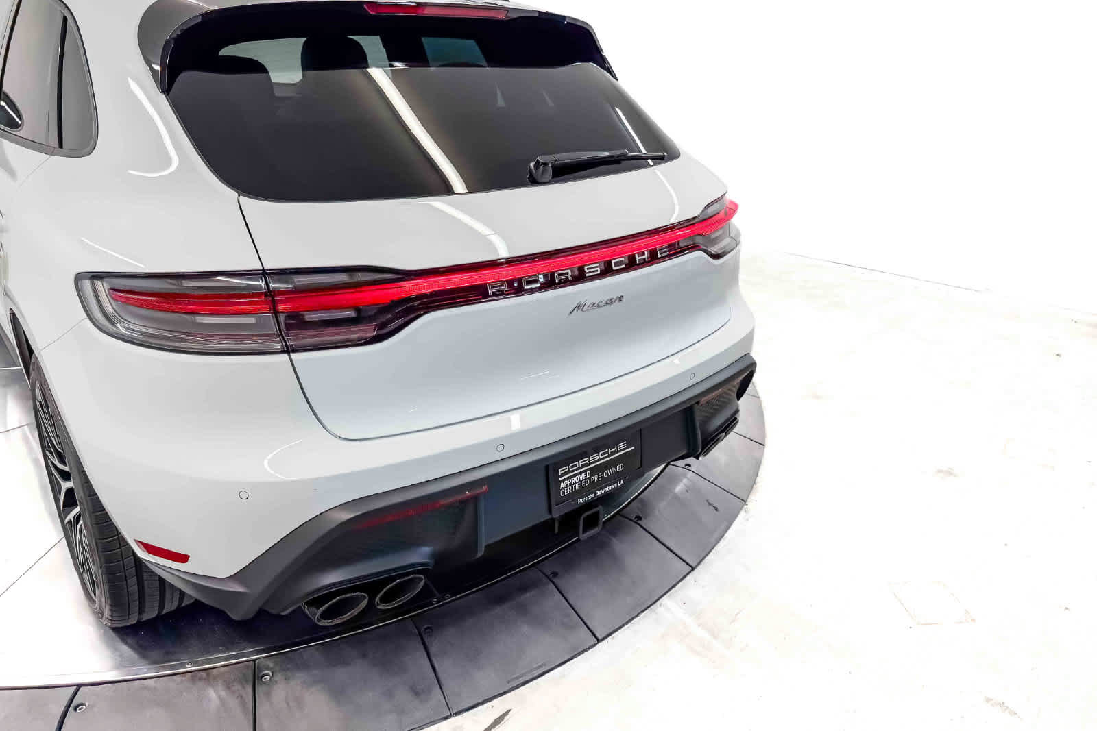 Certified 2026 Porsche Macan AWD/4WD image 12