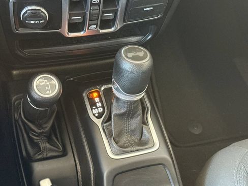 Used 2020 Jeep Wrangler Unlimited Sport AWD/4WD image 32
